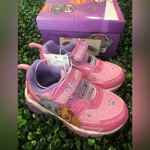 NWT Kids size 6 Paw Patrol Light Up Sneakers